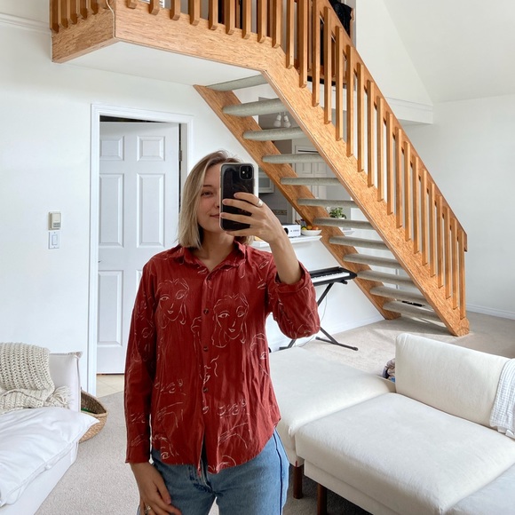 Unique Button Up Top - Picture 2 of 3